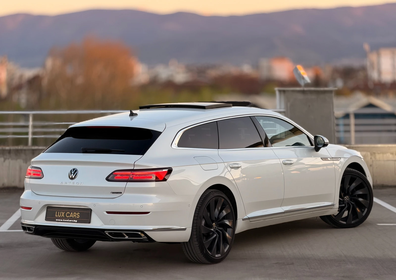 VW Arteon -R-line-Full-Massage-Keyless-Cam360-Panorama-4M-, снимка 2 - Автомобили и джипове - 54141387