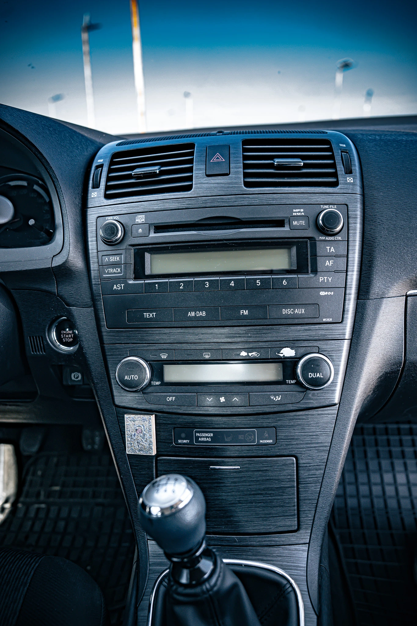 Toyota Avensis 2.2, снимка 11 - Автомобили и джипове - 55598399