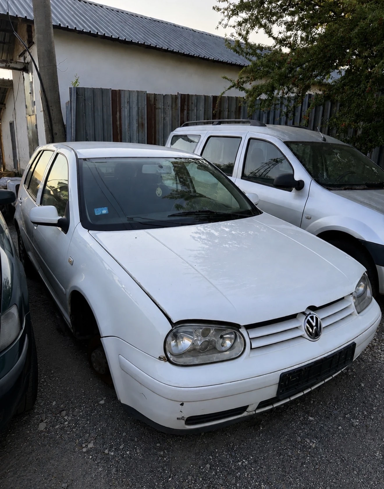 VW Golf На части двигатела е перфектен 116к.с