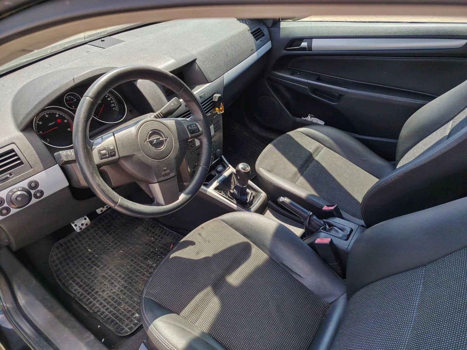 Opel Astra 1.9 GTC, снимка 5 - Автомобили и джипове - 55895795
