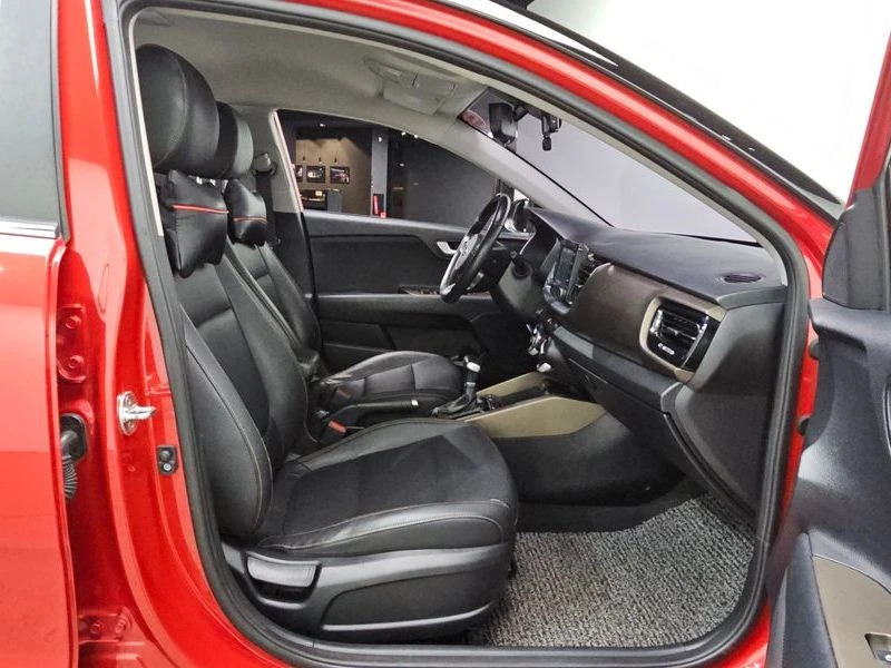 Kia Stonic 1.4| МЪРТВА ТОЧКА| КАМЕРА| ПОДГРЕВ НА ВОЛАНА, снимка 12 - Автомобили и джипове - 55737140