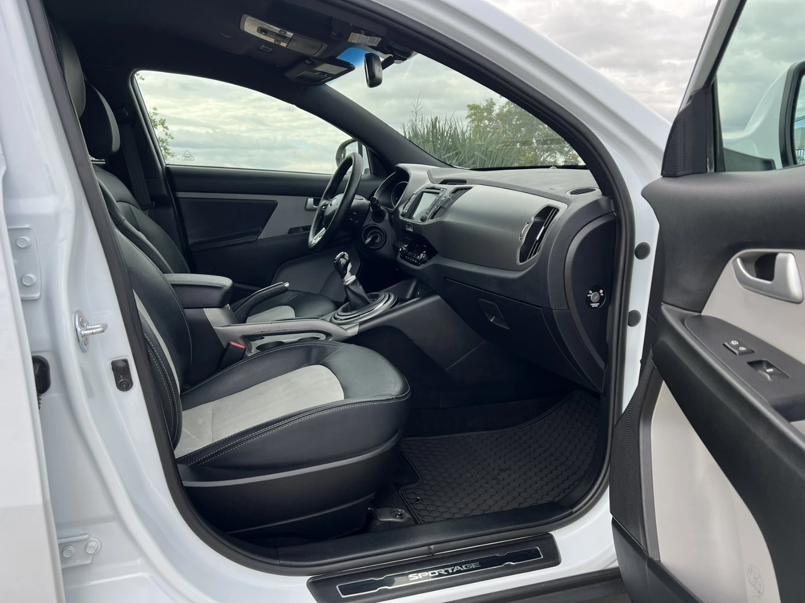 Kia Sportage 1.7CRDI, снимка 9 - Автомобили и джипове - 54549185