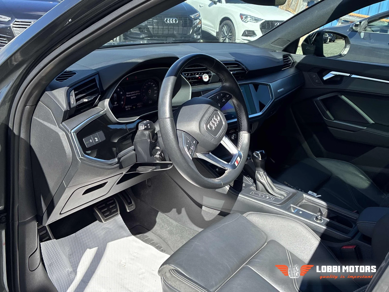 Audi Q3, снимка 12 - Автомобили и джипове - 56103880