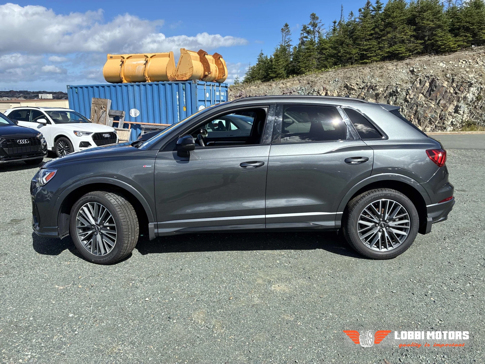 Audi Q3, снимка 2 - Автомобили и джипове - 56103880