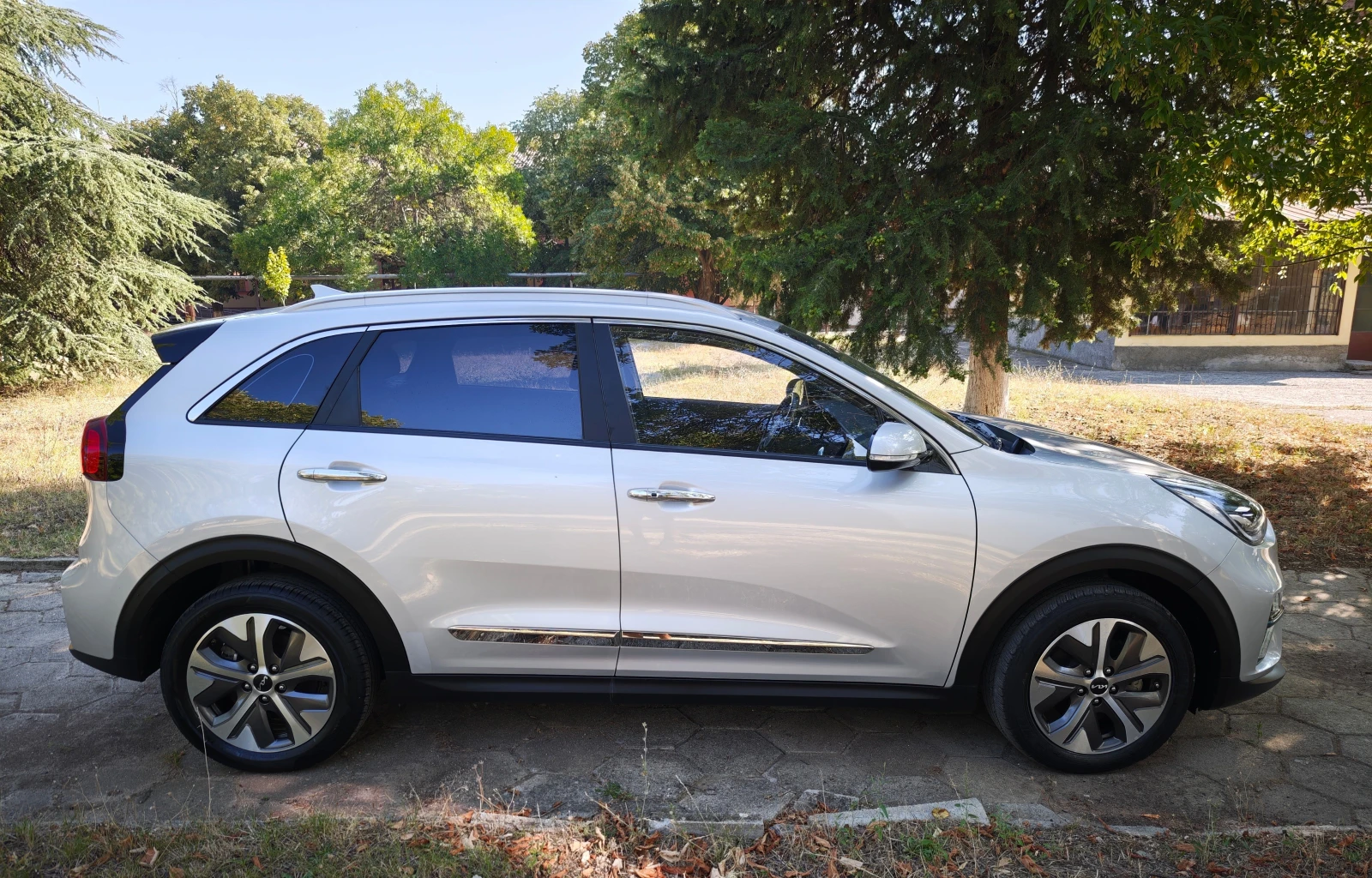 Kia Niro 64 kW, снимка 3 - Автомобили и джипове - 56165842