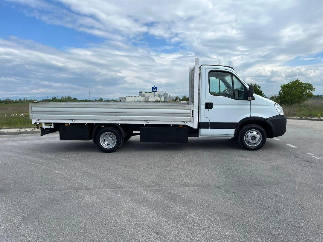 Iveco Daily 35C15 3.0L 150KC 3.5T 4.40M Клима* ПЕРФЕКТЕН, снимка 6 - Бусове и автобуси - 54460905