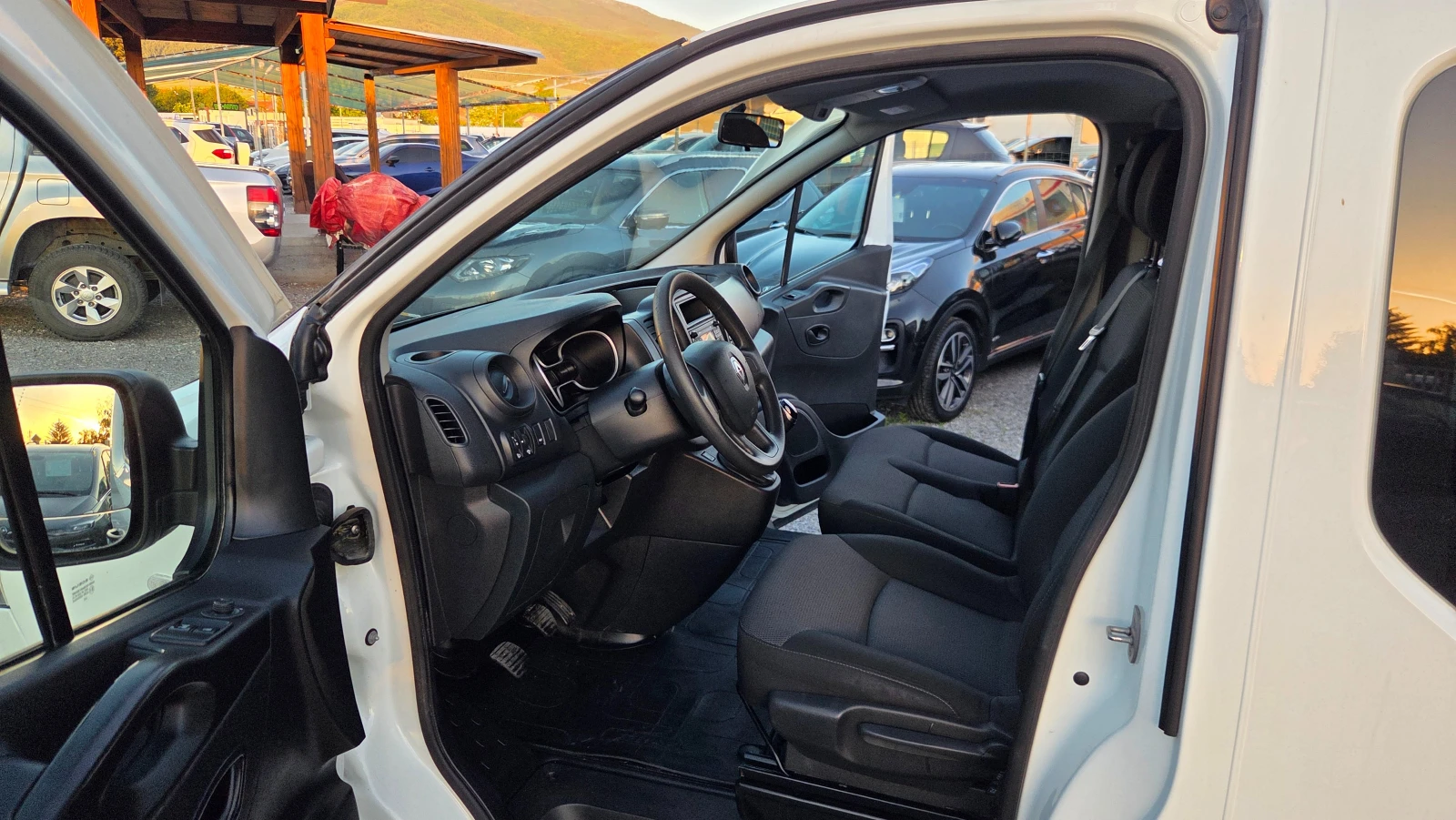 Renault Trafic 2.0 dCi LONG 8+ 1m., снимка 9 - Бусове и автобуси - 54730004