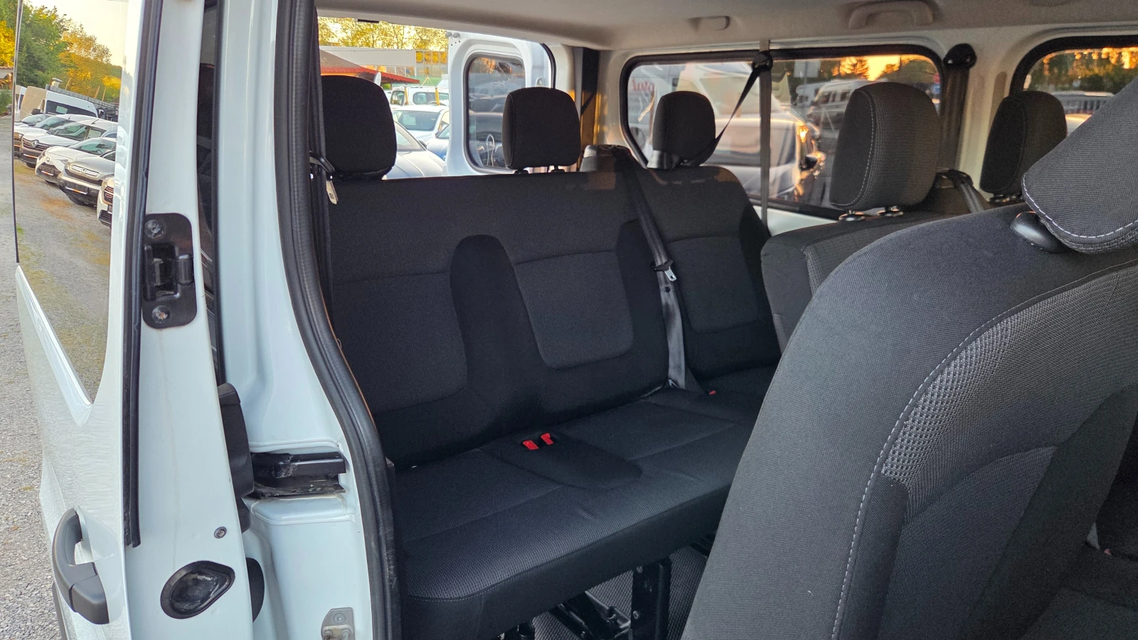 Renault Trafic 2.0 dCi LONG 8+ 1m., снимка 13 - Бусове и автобуси - 54730004