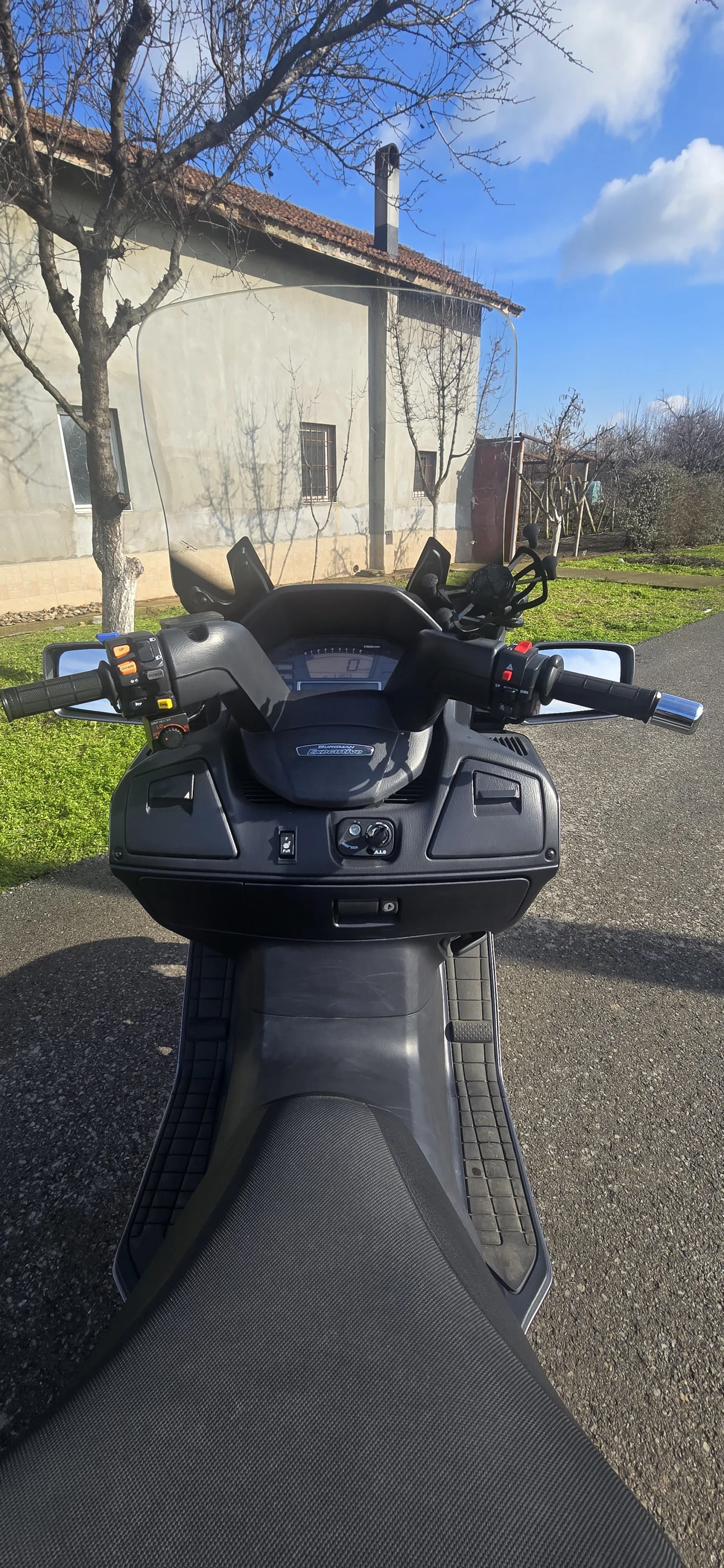 Suzuki Burgman 650  Executive  - изображение 8