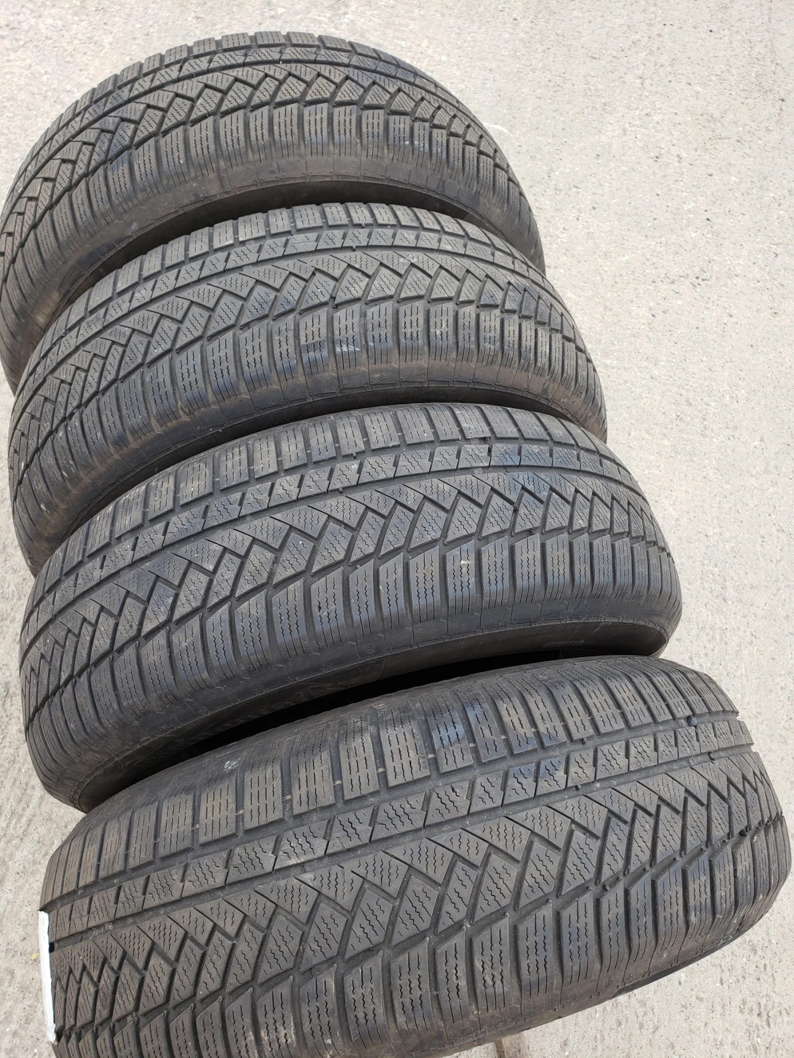 Гуми Зимни 235/65R17, снимка 4 - Гуми и джанти - 56223835