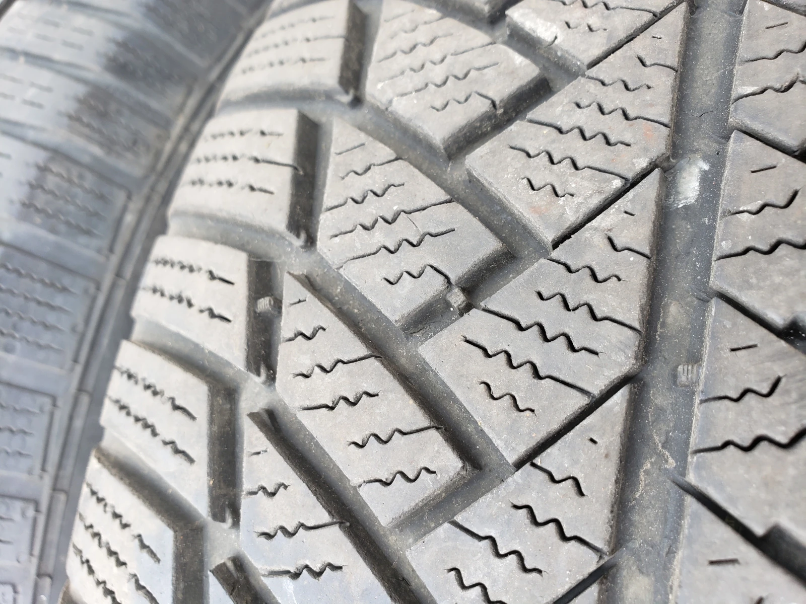 Гуми Зимни 235/65R17, снимка 7 - Гуми и джанти - 56223835