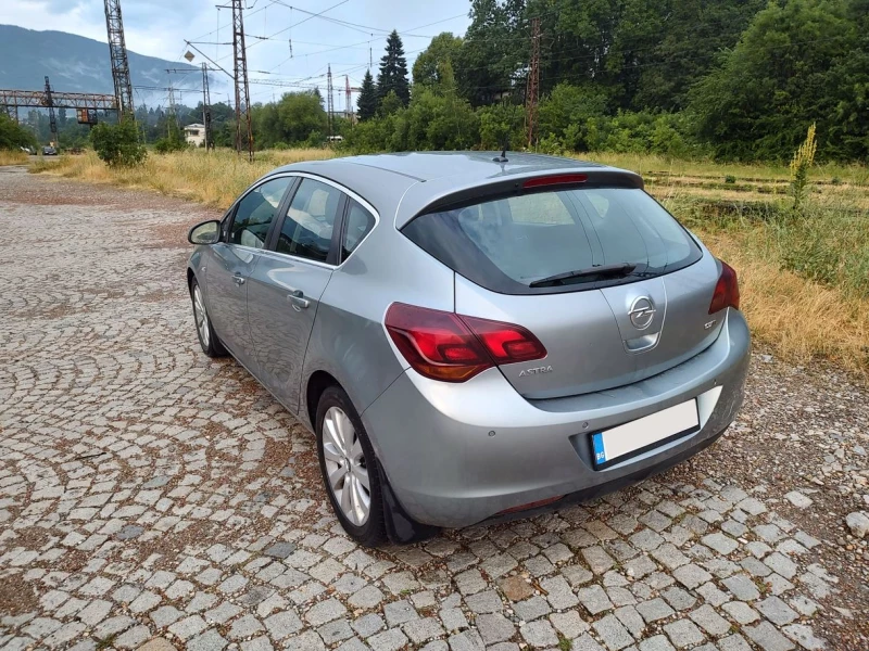 Opel Astra 1.7 125к.с. LED, снимка 5 - Автомобили и джипове - 48260243