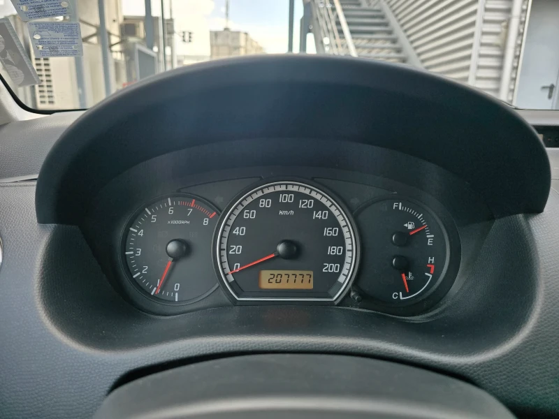 Suzuki Swift 1.3 4X4/LPG, снимка 9 - Автомобили и джипове - 49471632