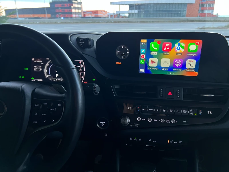 Lexus ES 300 H 2022, снимка 14 - Автомобили и джипове - 51898017