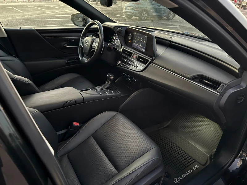 Lexus ES 300 H 2022, снимка 12 - Автомобили и джипове - 51898017