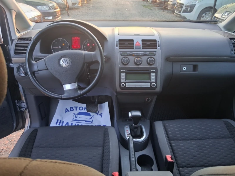 VW Touran АВТОМАТИК, снимка 7 - Автомобили и джипове - 51169724
