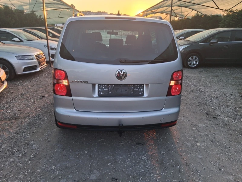 VW Touran АВТОМАТИК, снимка 6 - Автомобили и джипове - 51169724