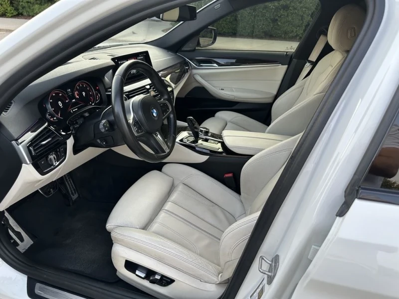 BMW 530 FULL M-PACK* Harman* Head up* Напълно обслужен!, снимка 13 - Автомобили и джипове - 52317978