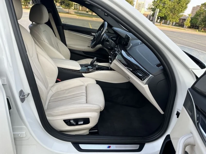 BMW 530 FULL M-PACK* Harman* Head up* Напълно обслужен!, снимка 5 - Автомобили и джипове - 52317978