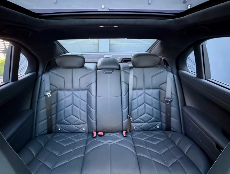 BMW 760 НАЛИЧЕН M760e/drive/Bower&Wilkinson, снимка 17 - Автомобили и джипове - 53041730
