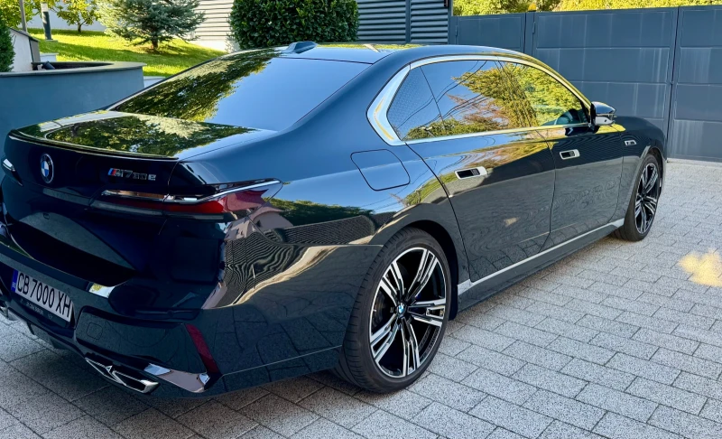 BMW 760 НАЛИЧЕН M760e/drive/Bower&Wilkinson, снимка 3 - Автомобили и джипове - 53041730