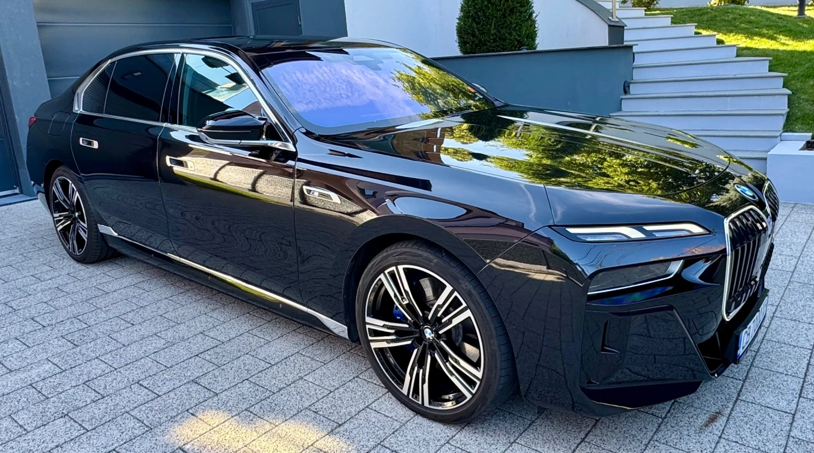 BMW 760 НАЛИЧЕН M760e/drive/Bower&Wilkinson, снимка 1