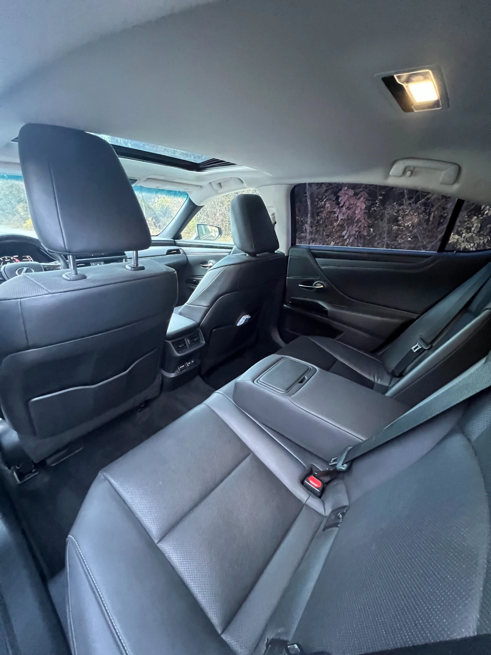 Lexus ES 300 H 2022 - изображение 10
