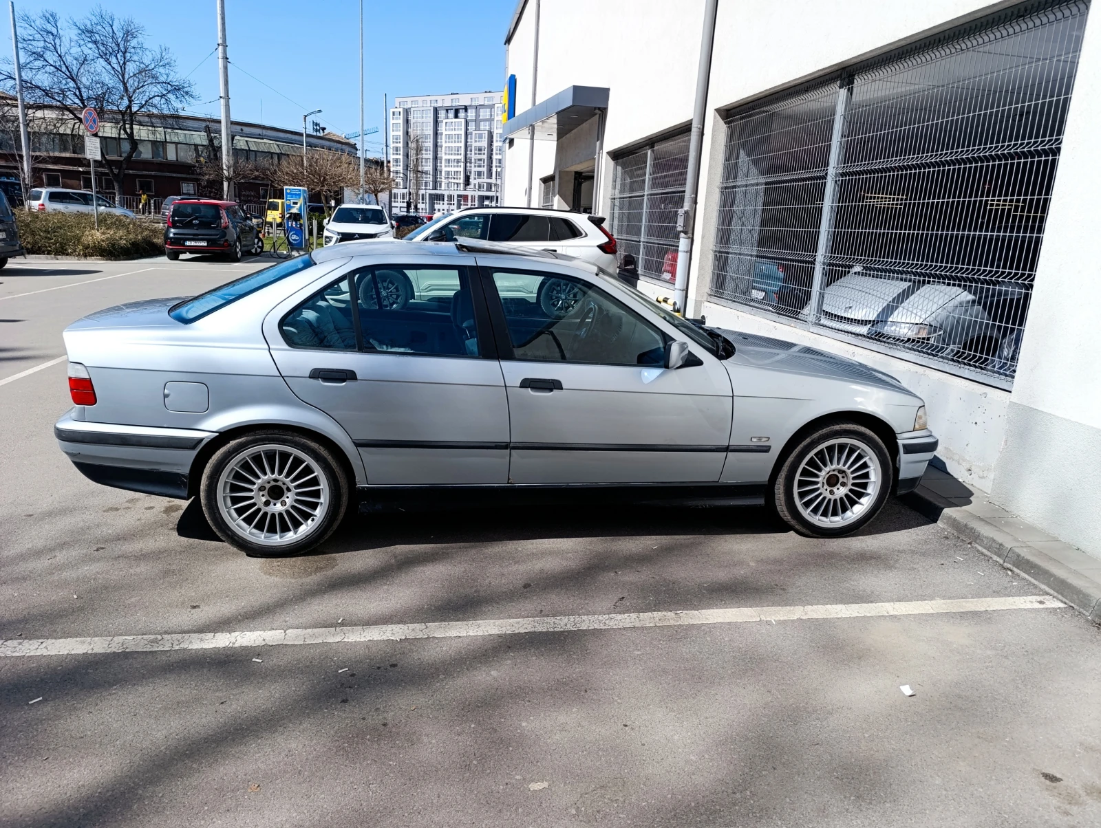 BMW 320, снимка 4 - Автомобили и джипове - 53956776