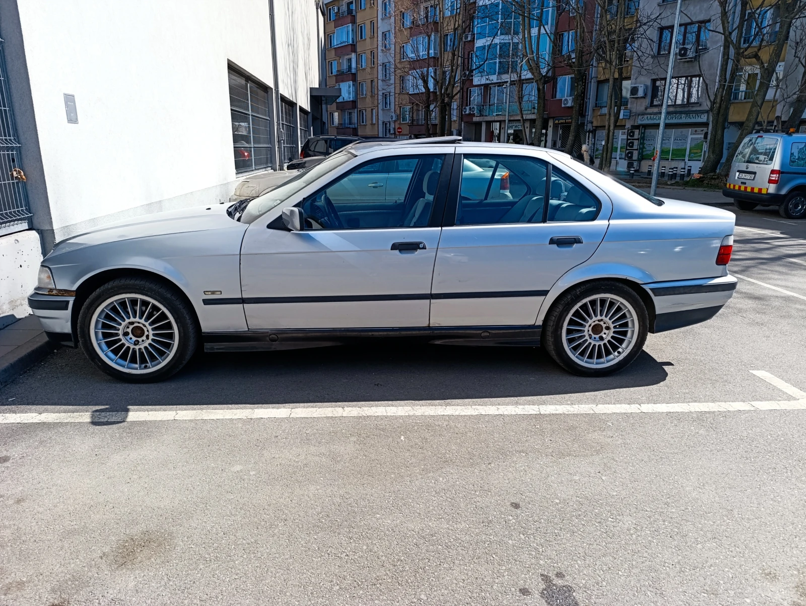 BMW 320, снимка 6 - Автомобили и джипове - 53956776