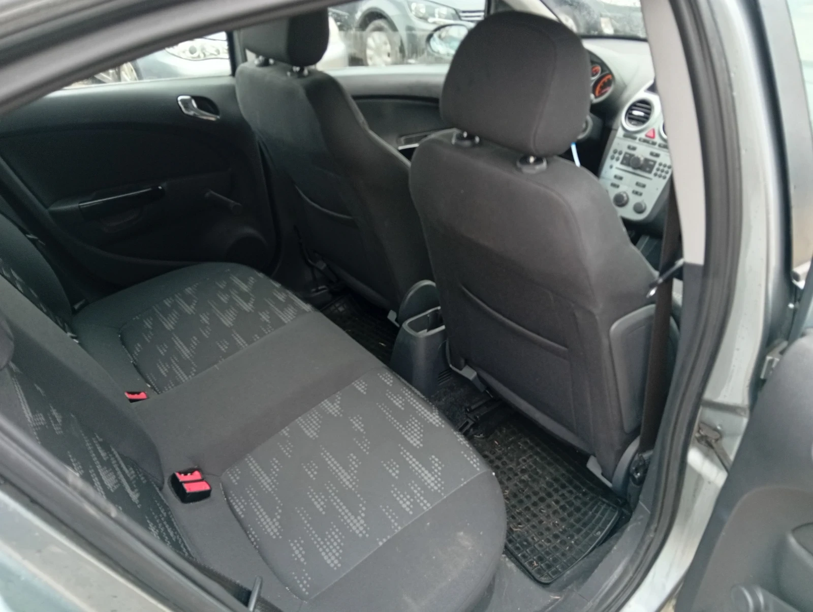 Opel Corsa 1.4 i, снимка 9 - Автомобили и джипове - 54186486