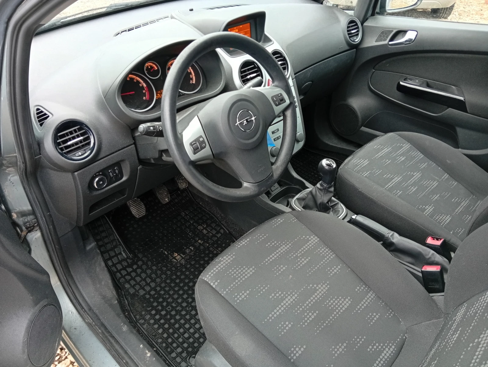 Opel Corsa 1.4 i, снимка 10 - Автомобили и джипове - 54186486