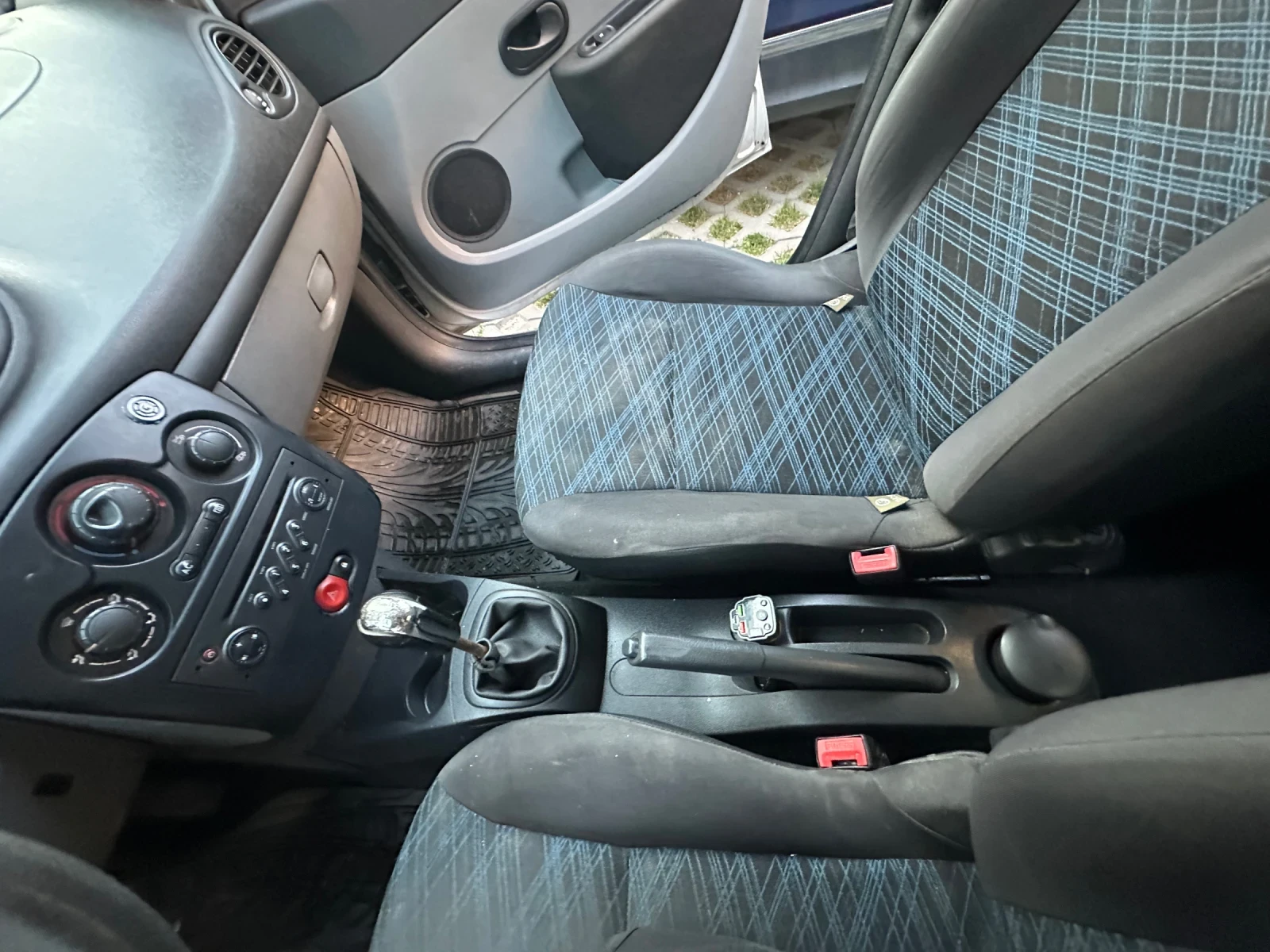 Renault Clio, снимка 12 - Автомобили и джипове - 55180140