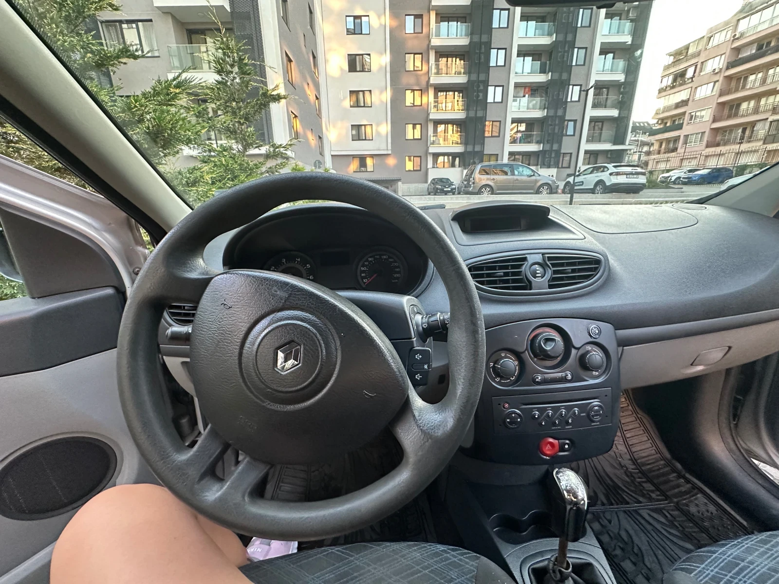 Renault Clio, снимка 11 - Автомобили и джипове - 55180140