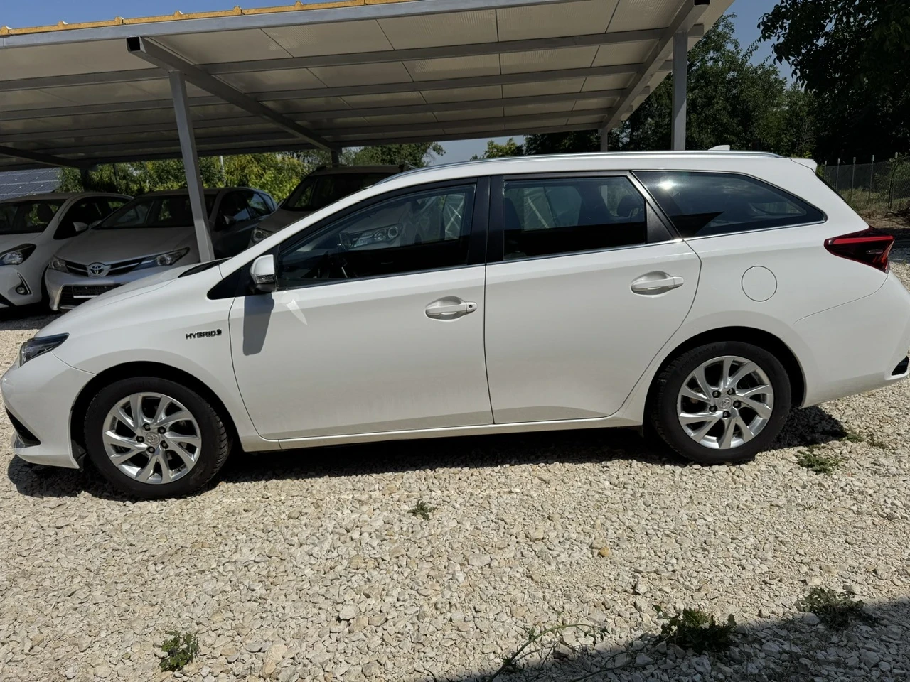Toyota Auris 1.8i Hybrid/Facelift, снимка 2 - Автомобили и джипове - 55248563