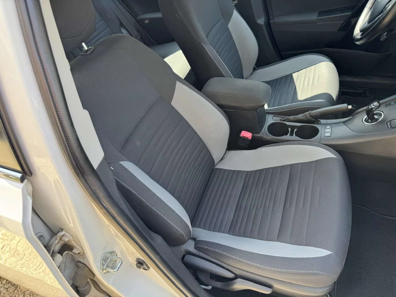 Toyota Auris 1.8i Hybrid/Facelift, снимка 12 - Автомобили и джипове - 55248563