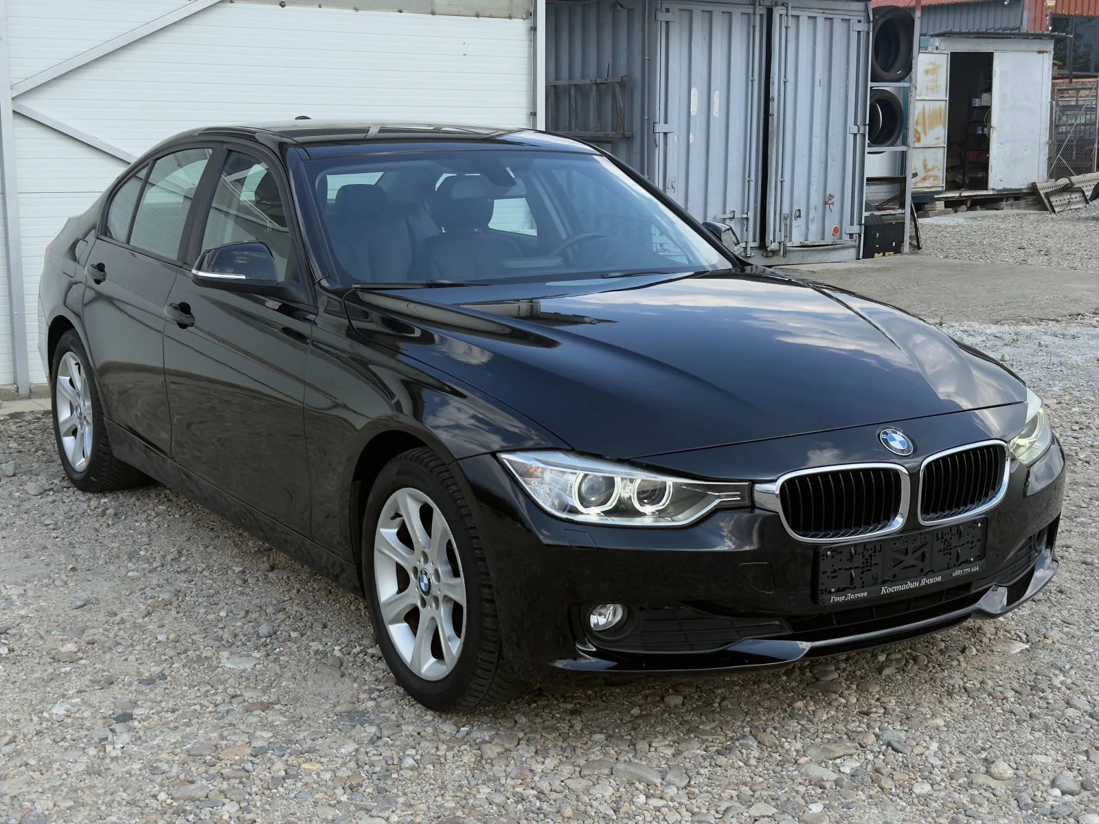 BMW 320 2.0D Facelift/Автоматик/Навигация/Собствен лизинг, снимка 2 - Автомобили и джипове - 55449528