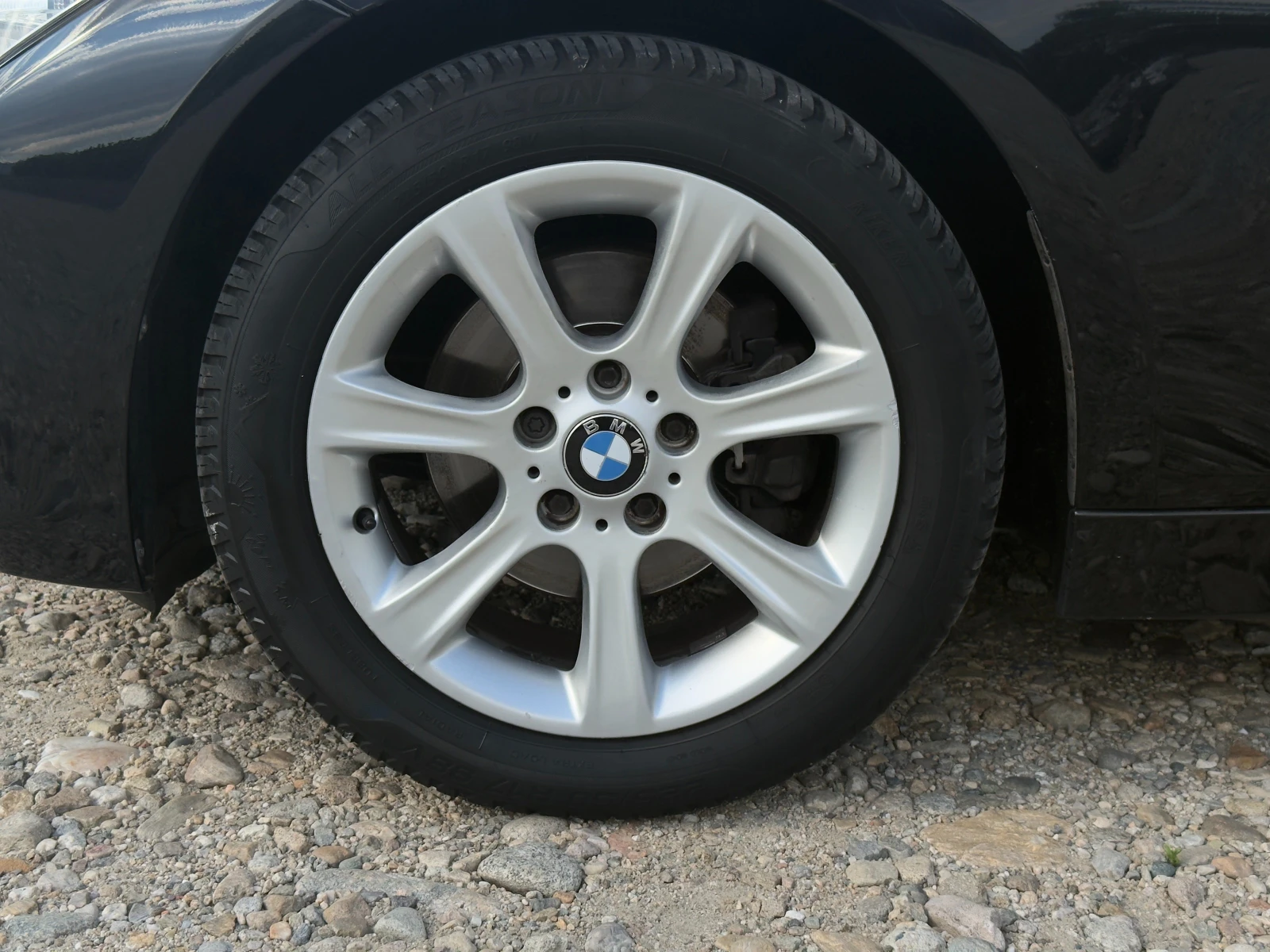 BMW 320 2.0D Facelift/Автоматик/Навигация/Собствен лизинг, снимка 17 - Автомобили и джипове - 55449528