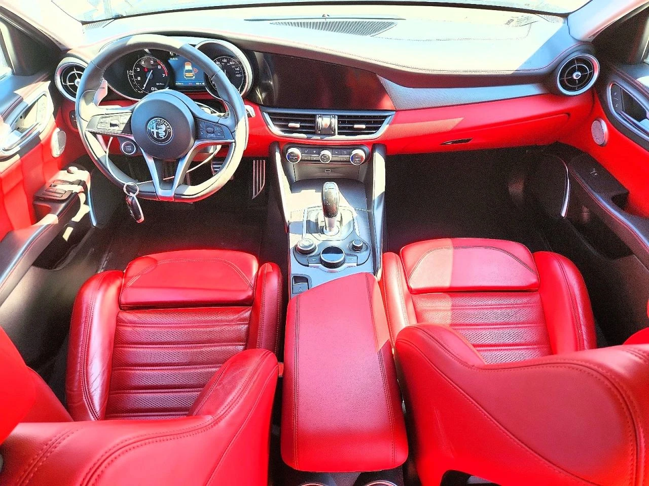 Alfa Romeo Giulia 2.0l Ti, снимка 8 - Автомобили и джипове - 55586713