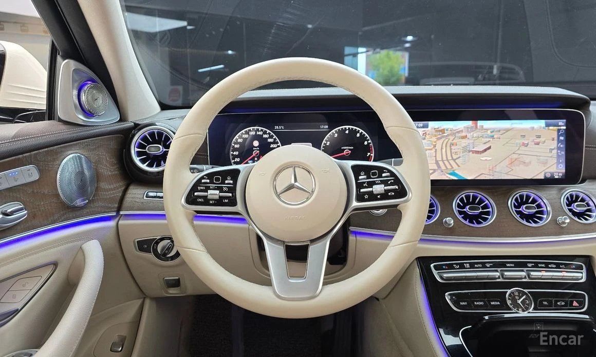 Mercedes-Benz E 300, снимка 12 - Автомобили и джипове - 55662142