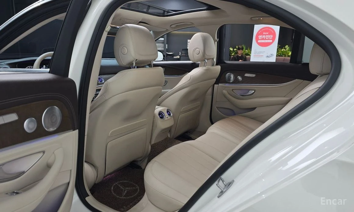 Mercedes-Benz E 300, снимка 11 - Автомобили и джипове - 55662142