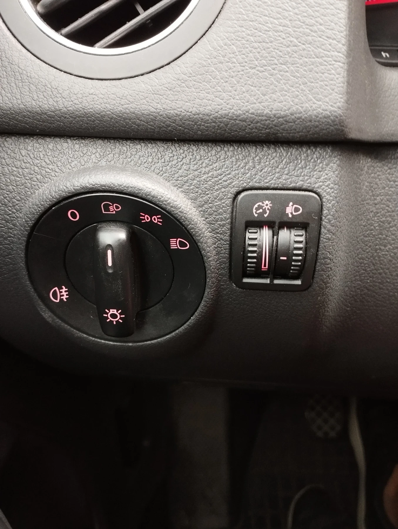 VW Golf 1.9 TDI Black Edition , снимка 6 - Автомобили и джипове - 55792222