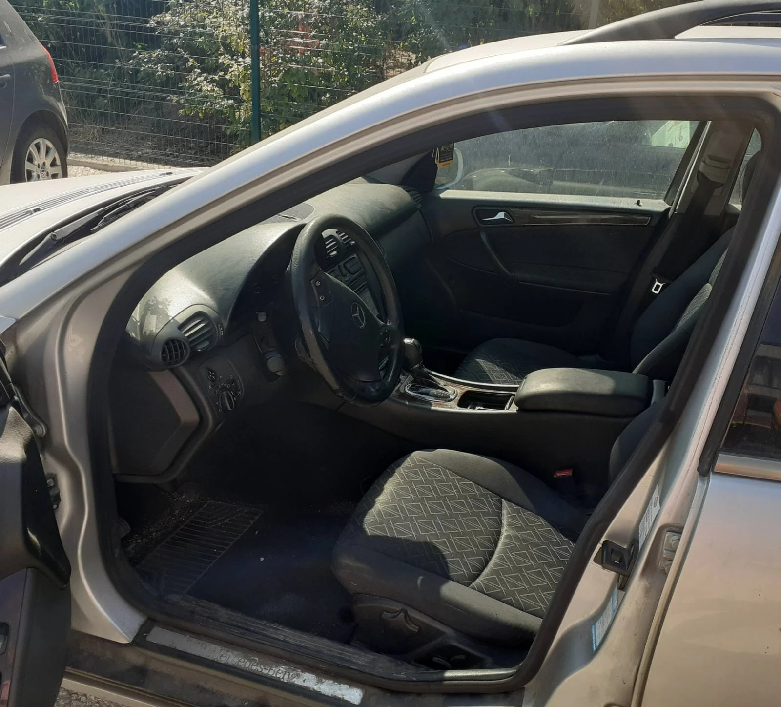 Mercedes-Benz C 220, снимка 4 - Автомобили и джипове - 55925906