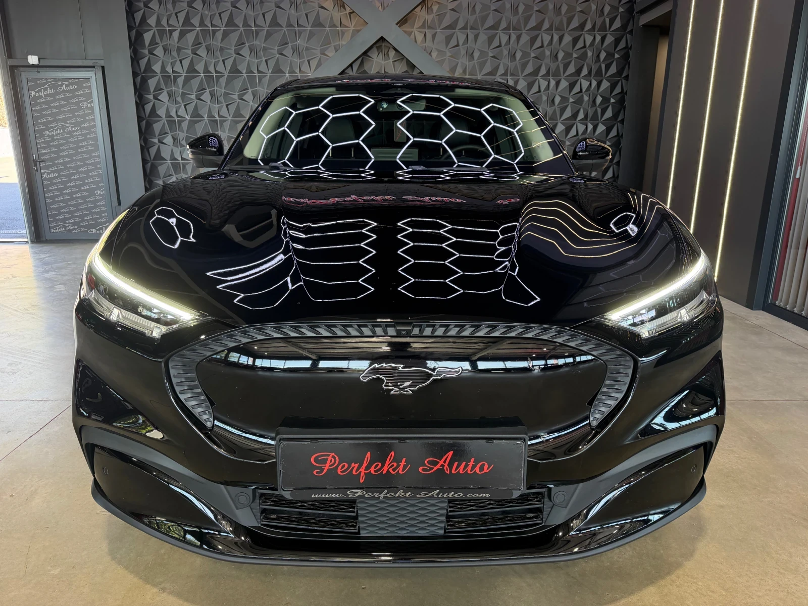 Ford Mustang Mach-E ГАРАНЦИЯ * FULL ЕКС * BANG & OLUF * ПАНОРАМА * , снимка 2 - Автомобили и джипове - 56111643