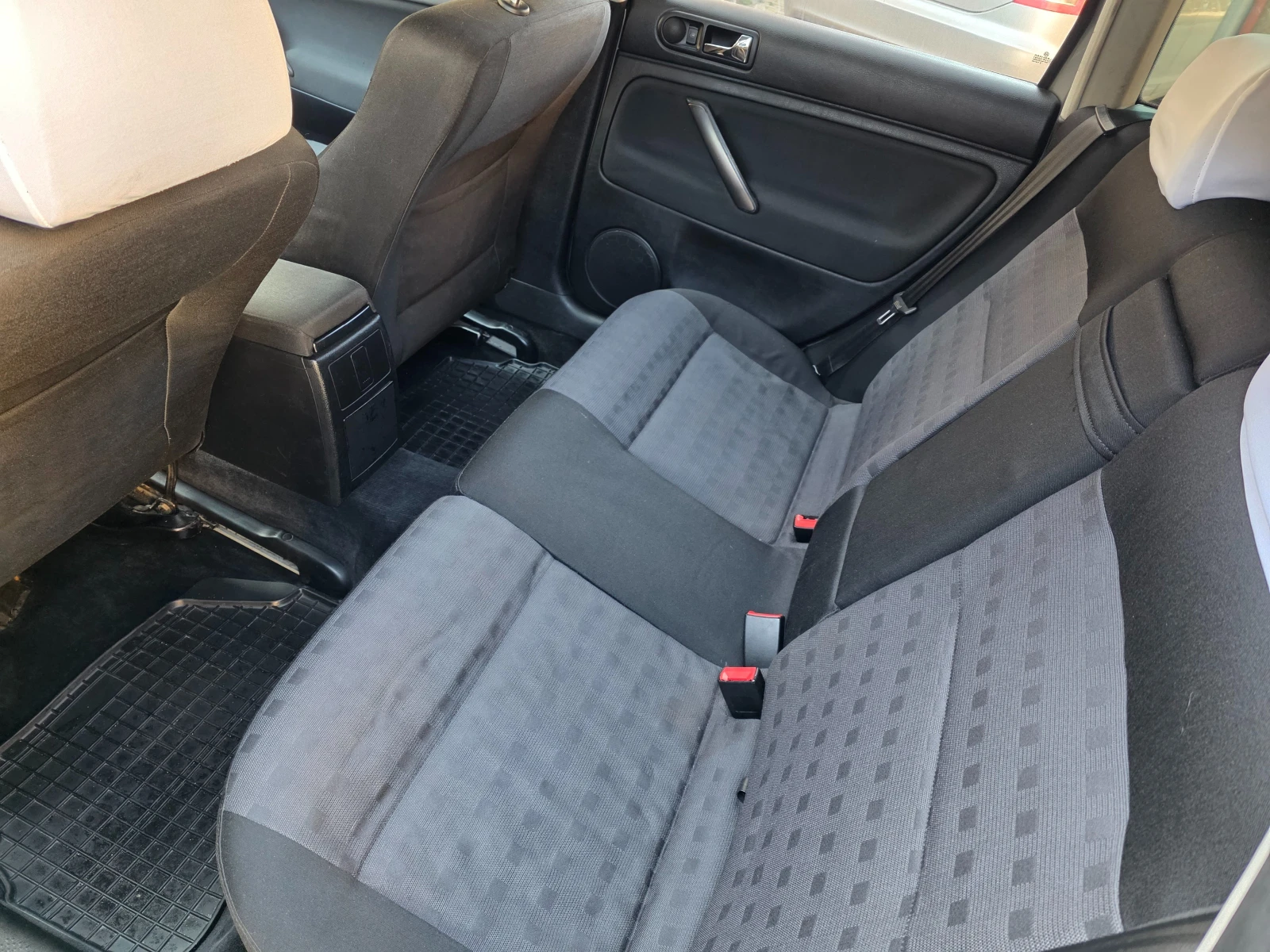 VW Passat 1.9TDI, снимка 10 - Автомобили и джипове - 56434433