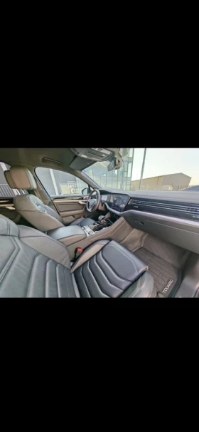VW Touareg R line  - 44990 € / 87992.79 лв. - 57679564 17