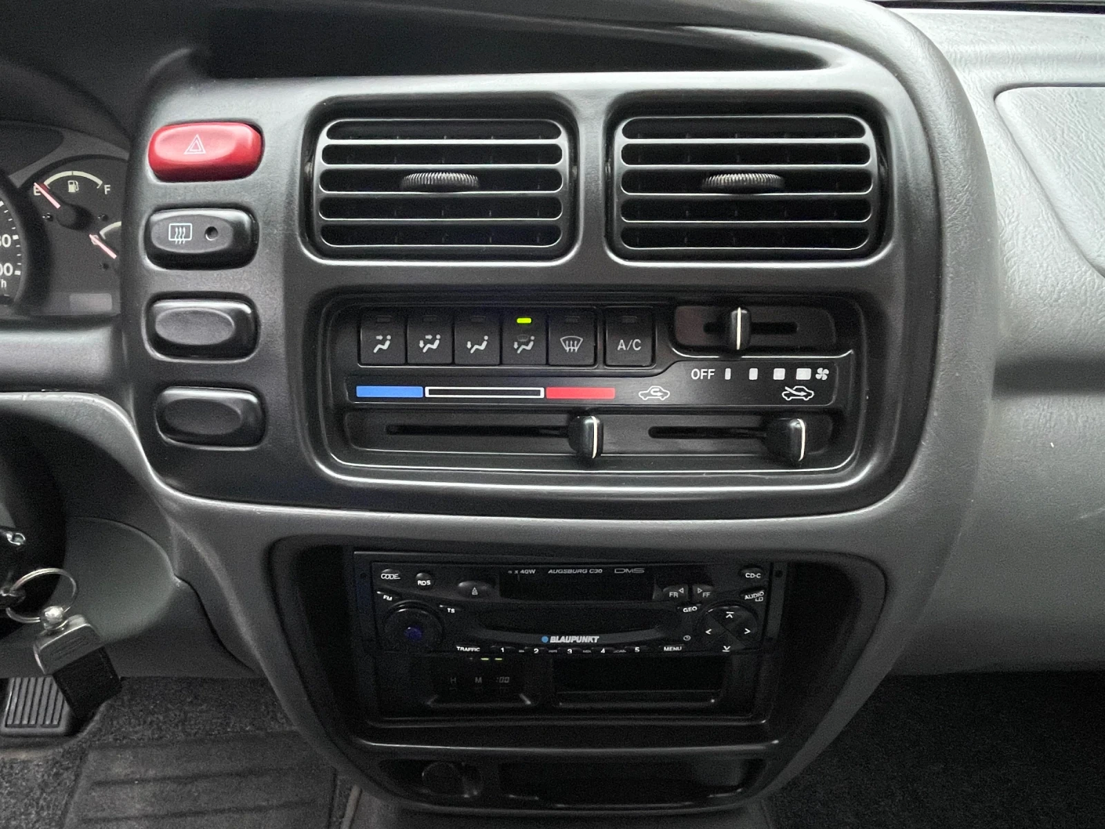 Suzuki Grand vitara 1.6 i A/C ABS - изображение 10