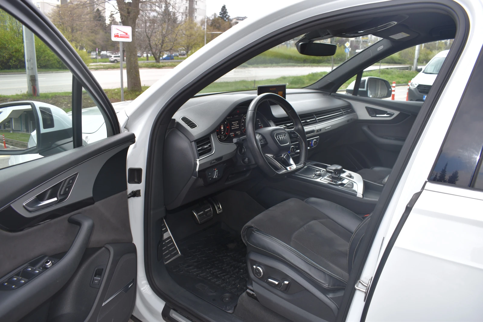 Audi Q7 3.0TDI S-LINE* MATRIX* DIGITAL* ������� ����� ���� | Mobile.bg � ����������� 7