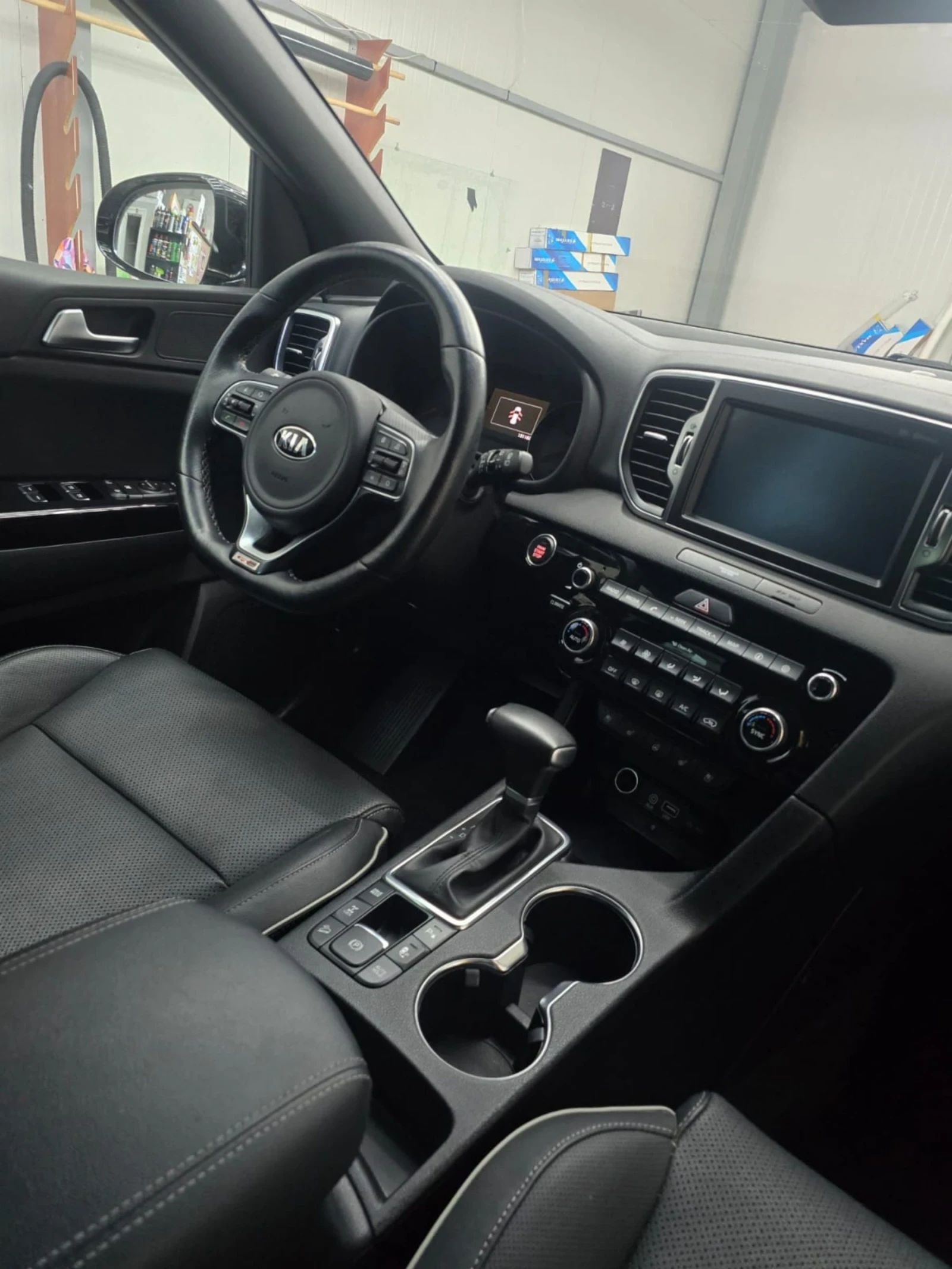 Kia Sportage 2.0CRDI* GT Line* Дистроник* Обдухване* JBL, снимка 7 - Автомобили и джипове - 53797479