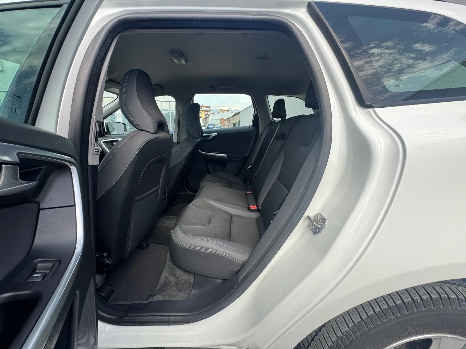 Volvo XC60 2.4D5 AWD 4x4 Face lift �������� ��������� | Mobile.bg � ����������� 10