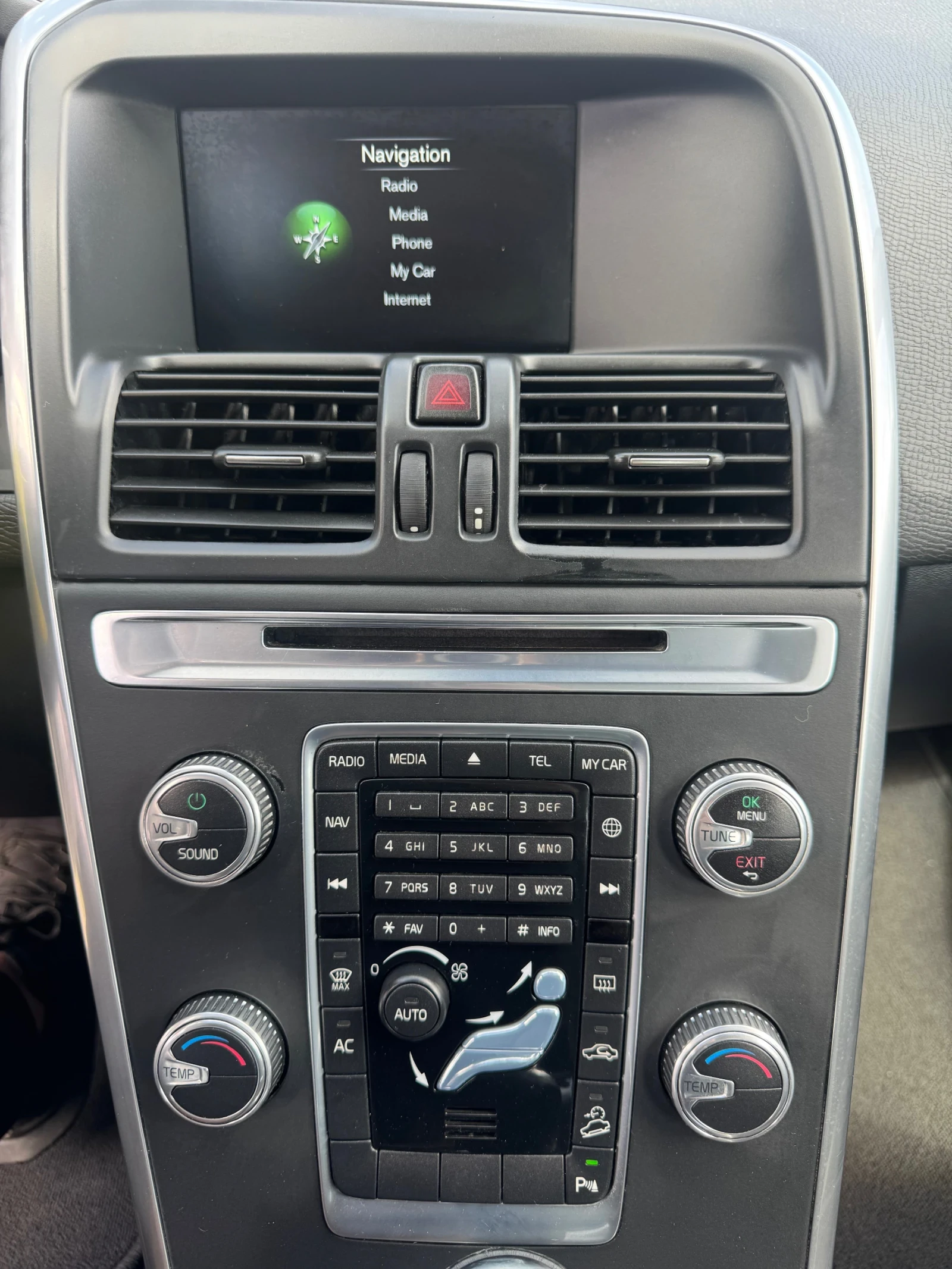 Volvo XC60 2.4D5 AWD 4x4 Face lift �������� ��������� | Mobile.bg � ����������� 16